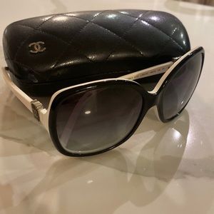 CHANEL Sunglasses Black and White 5174-A c.900/3C 58◻︎16 135 3N